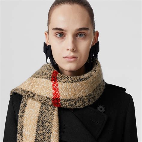 cravatte burberry fantasia cerionio|Women’s Scarves in Silk, Wool & Cashmere .